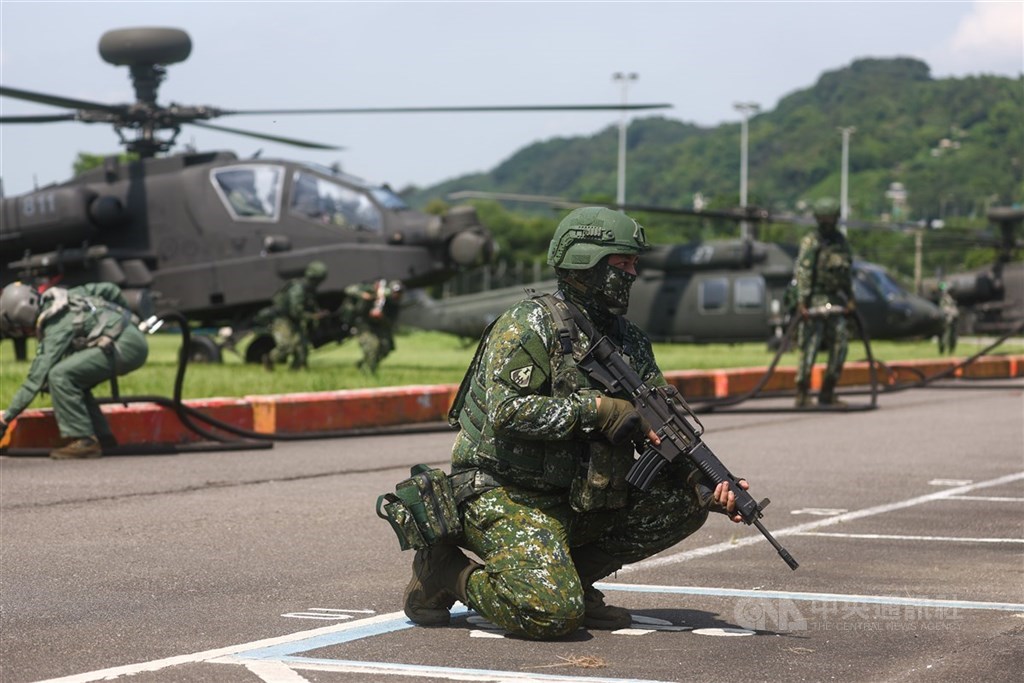 rcdatw's tweet card. 安全台灣學會發布「2025年台灣軍事戰力調整觀察」，分析國軍「漢光41號」演習值得注意的觀察點，包含國軍將灰色地帶襲擾視為戰前態勢、國軍加強確保海上運輸線及東部海空域安全，海軍陸戰隊99旅未來可能調至北部駐守。