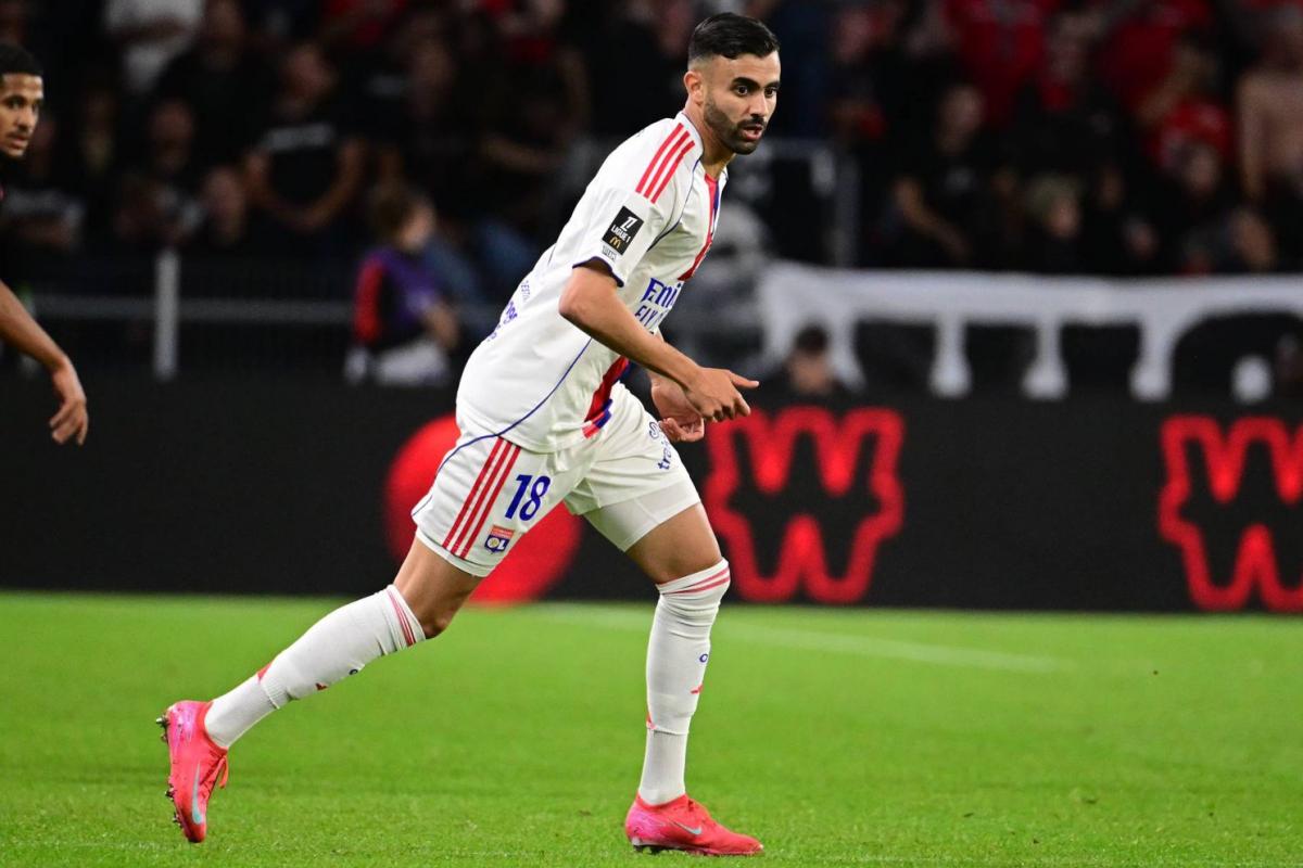 hugoguillemet's tweet card. Paulo Fonseca, qui fait face à une hécatombe dans son secteur offensif, va titulariser l'international algérien de 33 ans Rachid Ghezzal en position d'avant-centre contre le PSG, ce dimanche (20 h ...