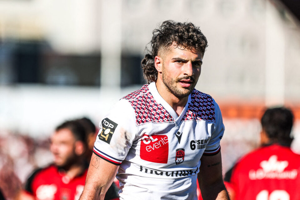 Blog_RCT's tweet card. En fin de contrat avec le LOU Rugby au mois de juin prochain, l'arrière international Géorgien Davit Niniashvili ne devrait pas poursuivre sa carrière à Lyon. Les dirigeants du LOU ont pourtant tout...