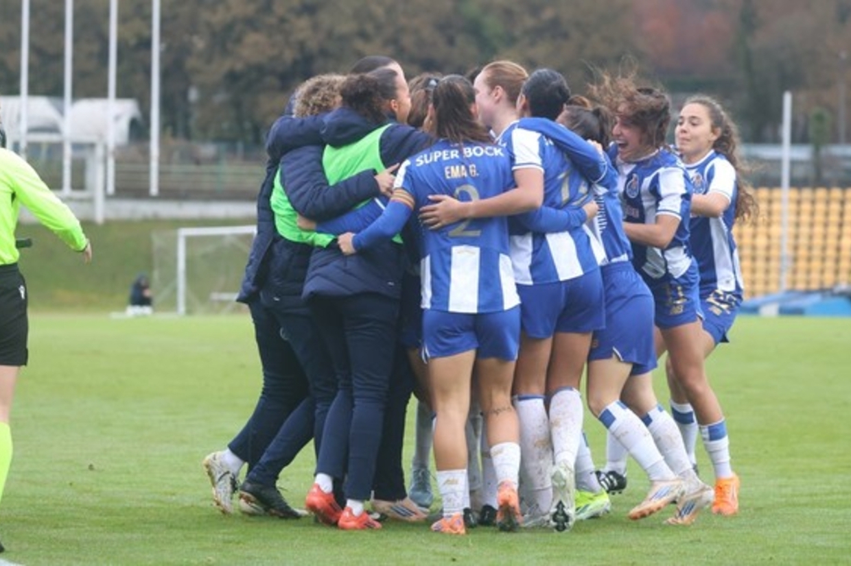 zerozerofem's tweet card. Este fim de semana foi também de Taça de Portugal feminina e, de forma geral, os habituais favoritos cumpriram com essa fama, incluindo os grandes do futebol português - no caso Sporting, Benfica e...
