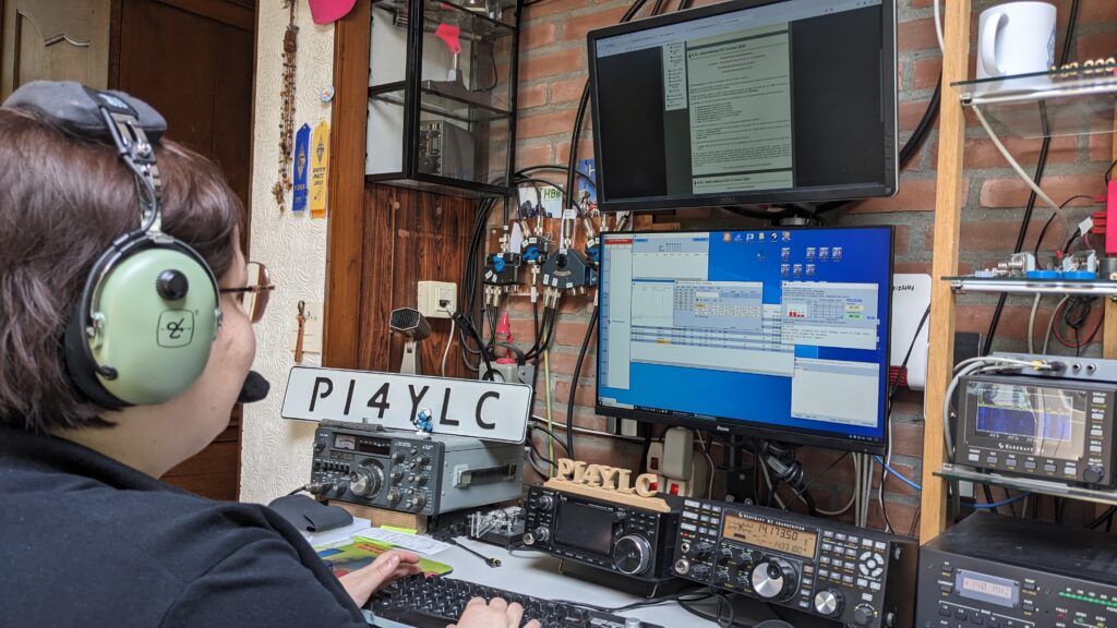 PI4YLC's tweet card. In het weekend van 4 en 5 mei hebben wij, Claudia PA5CT en Heather PD3GVQ, PI4YLC geactiveerd tijdens de ARI International DX contest. Dit is een 24-uurs contest, waarbij iedereen met iedereen werkt...