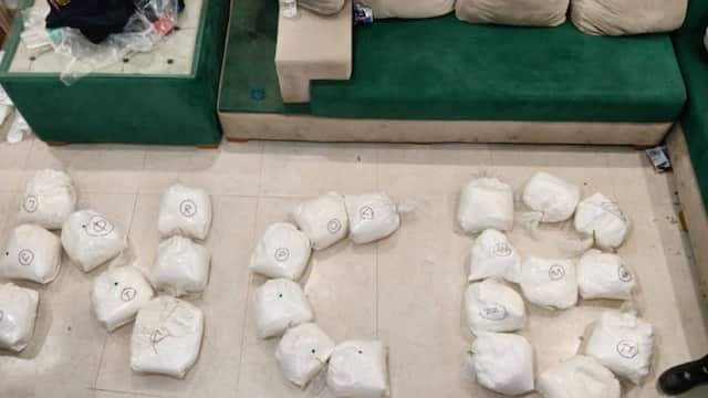 ABPNews's tweet card. Delhi Crime News: एनसीबी की जांच में ये सामने आया कि गिरफ्तार शेन वारिस इस पूरे सिंथेटिक ड्रग नेटवर्क में अहम भूमिका निभा रहा था और उसके 'बॉस' विदेशी ऑपरेटिव्स थे.