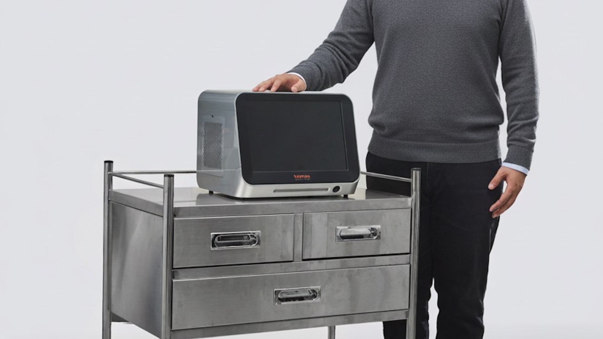 Arthur59611540's tweet card. This new AI-powered tool could help the recycling industry reduce its reliance on virgin plastics.