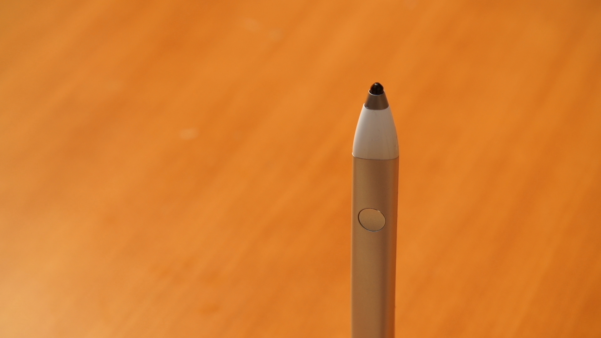 TechCrunch's tweet card. Some people really need help with grammar. To that end, Grammarly has been quietly building a freemium grammar checker to help students, writers and people who want to make a good impression on...