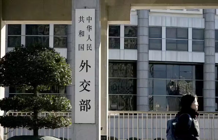 tweet_tokyo_web's tweet card. 中国政府、フランス政府に電話して「高市がーーー！ 日本がーーー！」→ フランス「特に中国は事態悪化を控えるべき