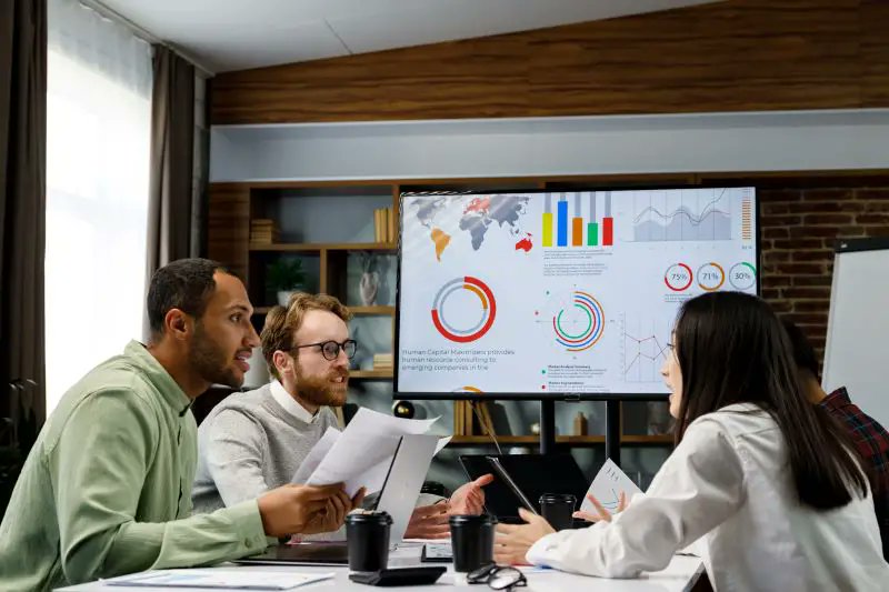 Hinshelwood_S's tweet card. Customer retention is no longer a nice-to-have; it’s a profit driver. Research shows that increasing retention by just 5% can boost profits by 25% to 95%.