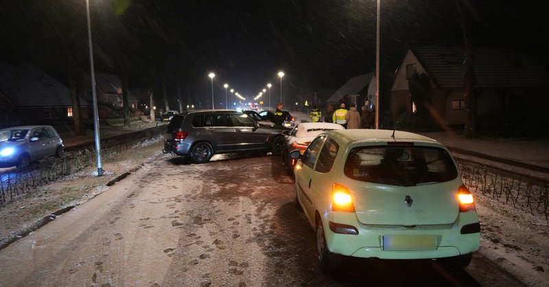 Kettingbotsing in Emmen door gladheid