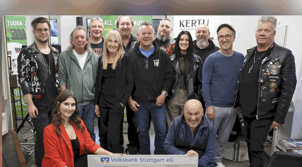 metalogy_de's tweet card. Vor vier Jahrzehnten stürmte „Send me an Angel“ von Real Life die internationalen Charts – damals mit der jungen Friseurin Ilona Derer als ikonischem „Glücksengel“ im Musikvideo. Zum 40-jährigen...