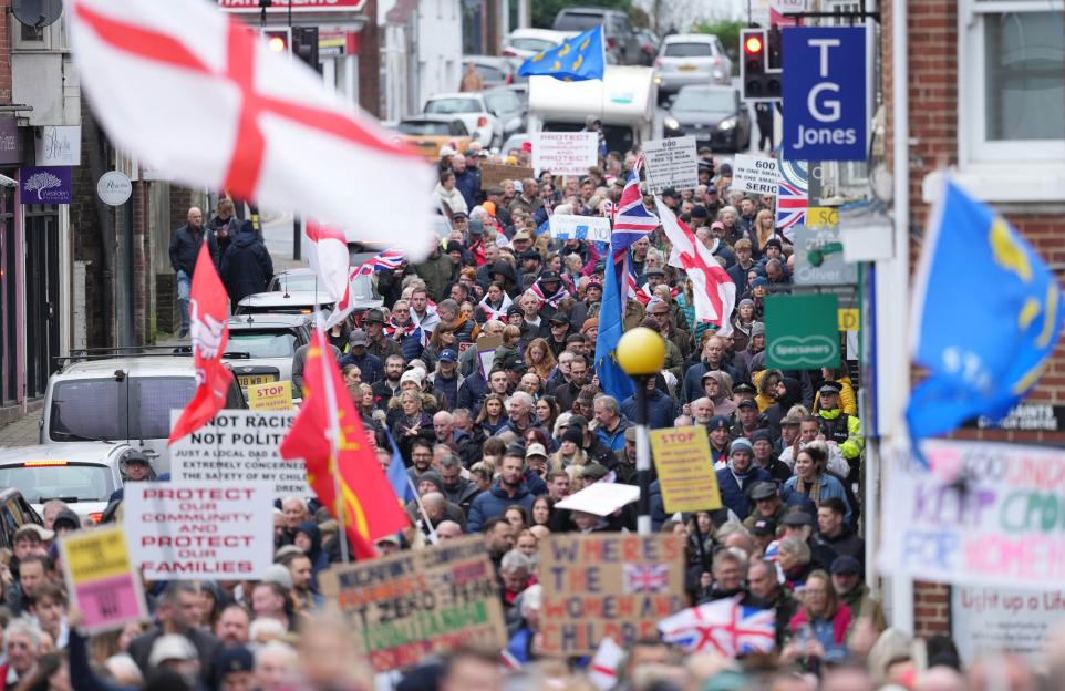 _flyingeze's tweet card. HUNDREDS of people have taken to the streets again today to protest plans to house 600 migrants at a town’s army barracks. It is the second consecutive wee.....