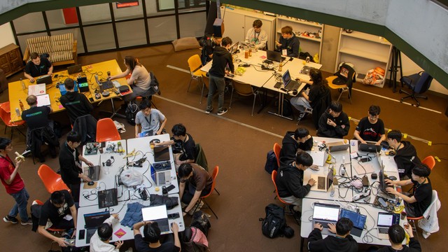 ICepfl's tweet card. Ten teams have taken part in the third edition of this security hacking contest organized by EPFL’s Capture the Flag team, the polygl0ts and the School of Computer and Communication Sciences.