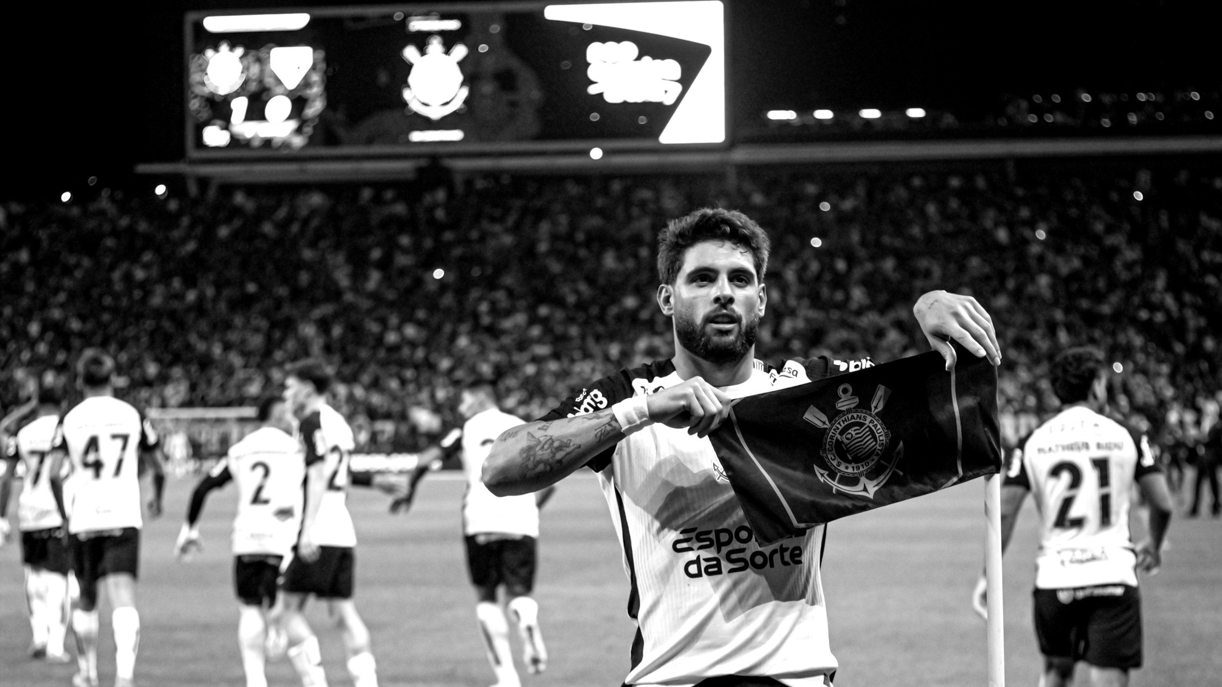 InfoTimaoBlog's tweet card. Corinthians visita o Cruzeiro em duelo decisivo pelo Brasileirão neste domingo.