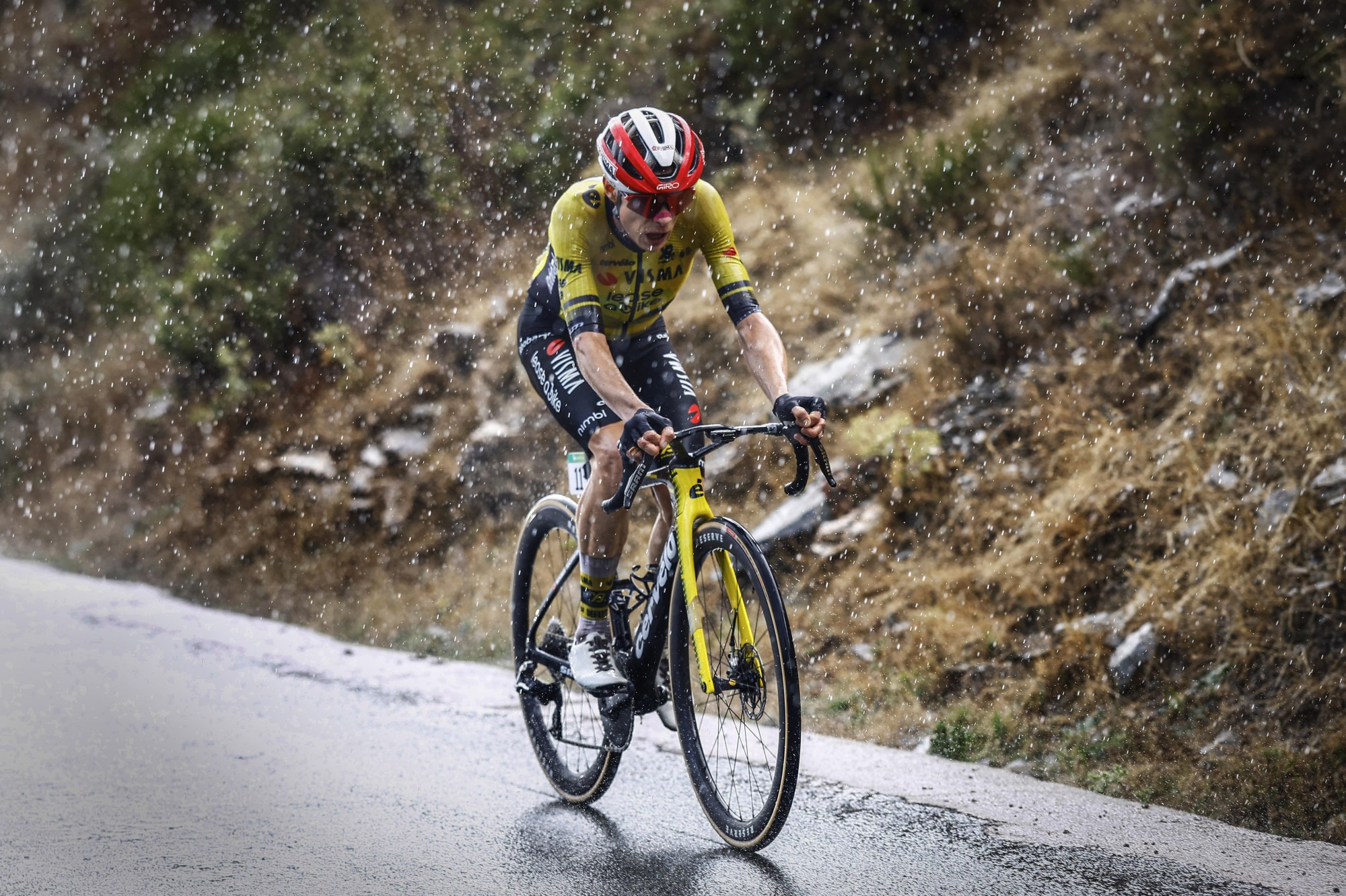 CyclingGraphs's tweet card. It was a rare climbing finish in the 2025 La Vuelta España first week that surprised with quite…