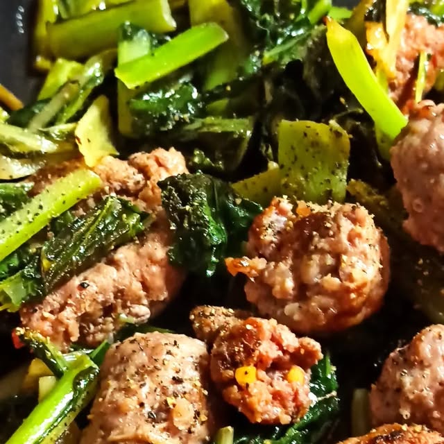 makgiuse's tweet card. Maki Tanaka (@gallinarossafarm) • Instagram photos and videos