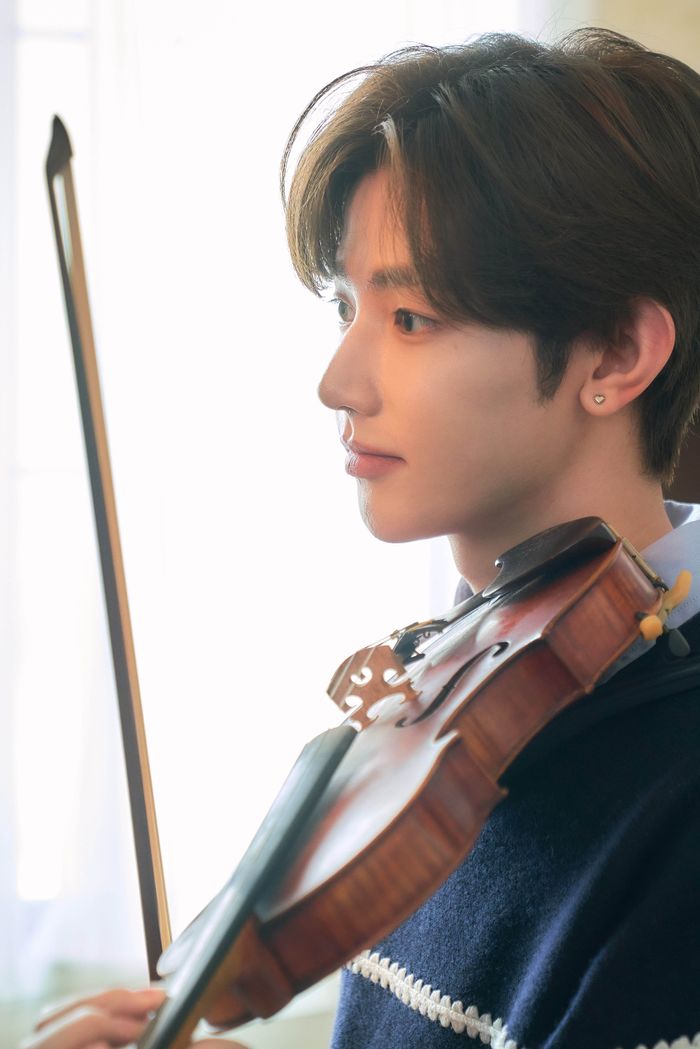 ZB1_official's tweet card. 제로베이스원 장하오, '달까지 가자'로 첫 연기 도전 "닮은 캐릭터 만나 행운"