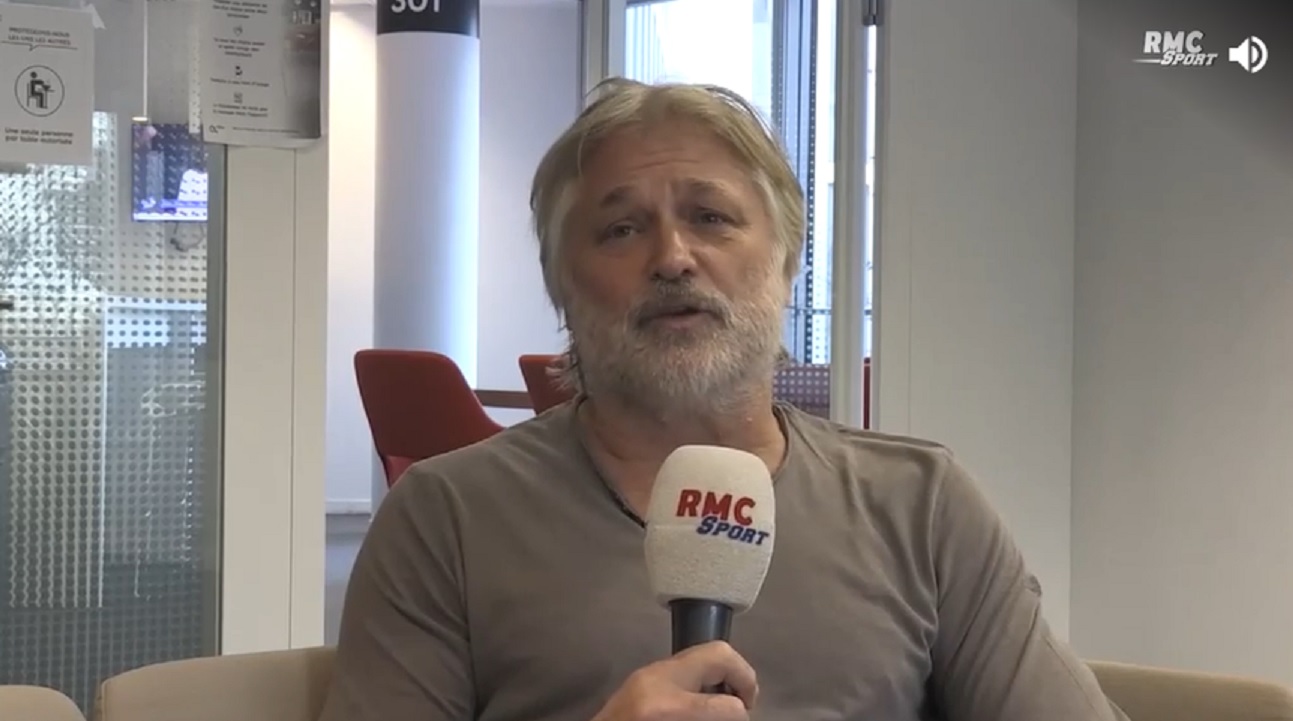 Blog_RCT's tweet card. Le consultant rugby de RMC Sport, Denis Charvet s'est confié sur les sanctions encourues par le Stade-Toulousain pour avoir tenté de contourner le Salary Cap lors du recrutement de Melvyn Jaminet....