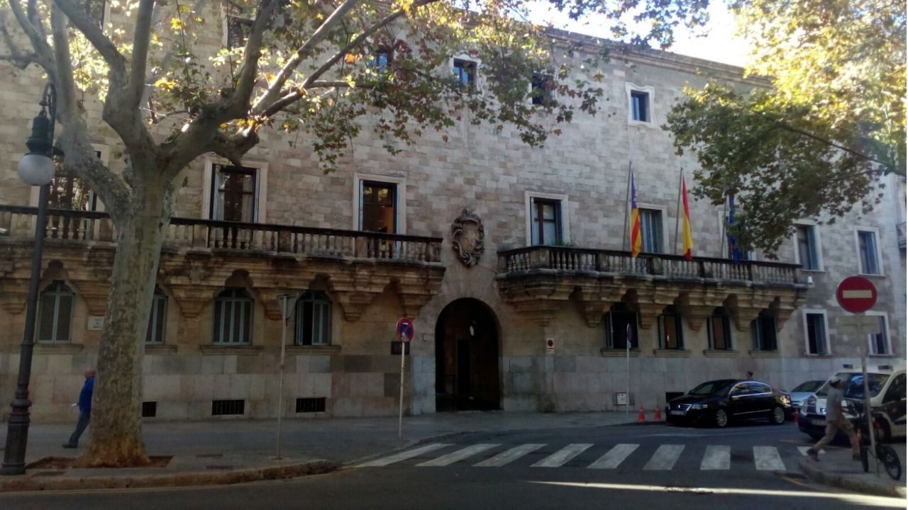 mallorcadiario's tweet card. El hombre aprovechaba los momentos en que la niña estaba sola o no podía ser visto por otras personas, ya que convivían en el mismo domicilio