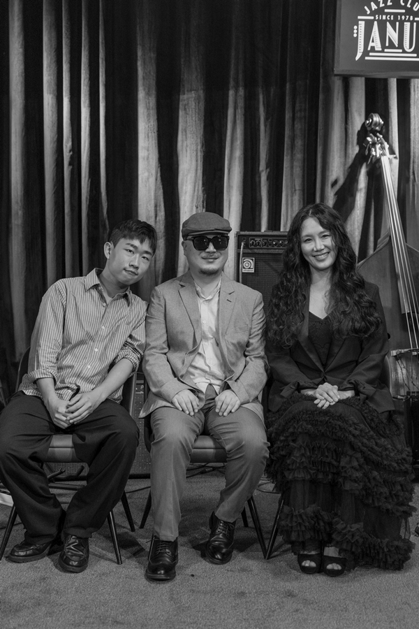 ruby_records's tweet card. 싱어송라이터 지천X재즈 보컬리스트 남예지, ‘Fallin’ 오늘(25일) 정오 발매