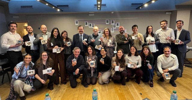 julianinza's tweet card. Los días 12 y 13 de noviembre de 2025, EADTrust organizó un evento formativo para que los alumnos puedan entender la forma en que el desarrollo de la física cuántica nos ha permitido llegar a progr…