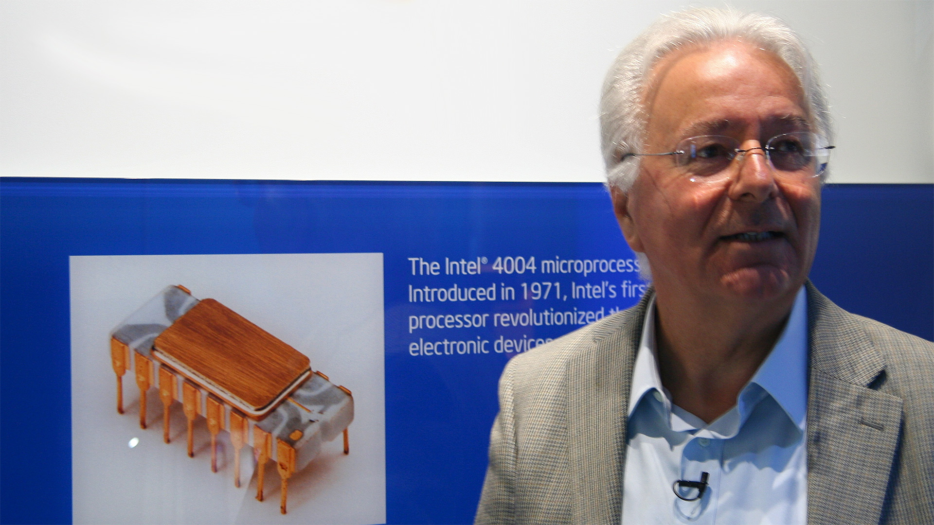 retroacademy_it's tweet card. L’inventore del primo microchip torna in Italia per un doppio appuntamento al Teatro di Varese