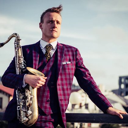 Tweet card summary image