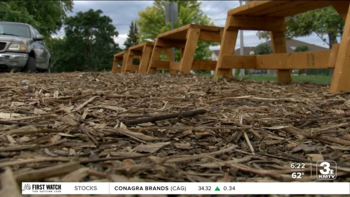 CB_TradeWorks's tweet card. Sometimes all it takes to make a difference is to really pay attention. That's what happened during a visit to a homeless shelter in Council Bluffs. Teens used their hands to help this community.