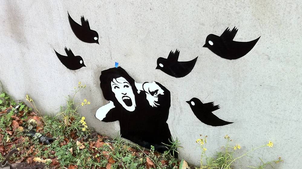 deepsurface's tweet card. Only 2 out of every 1000 mobile web users ever tap a custom share button. Don’t even bother including them in mobile sites except when users are coming from a social network.