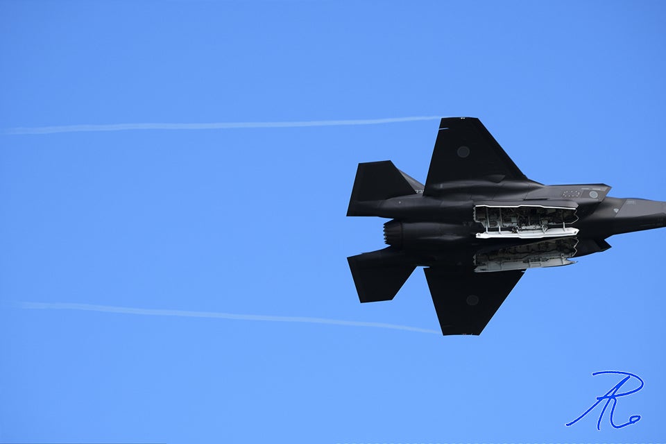 ba_jaro's tweet card. 失敗写真その2　鼻ちょん切れ…  2024/09　朝　晴れ曇り　東寄りの風F-35A　航空自衛隊三沢基地航空祭会場にて♪