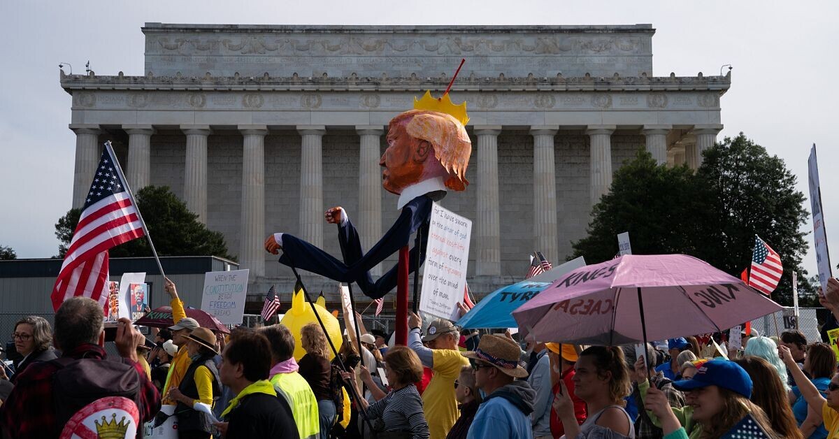 euronews_tr's tweet card. ABD genelinde 2 bin 600'den fazla gösteri düzenlenirken, cumartesi günü Washington ile New York gibi şehirlerde binlerce protestocu bir araya geldi.