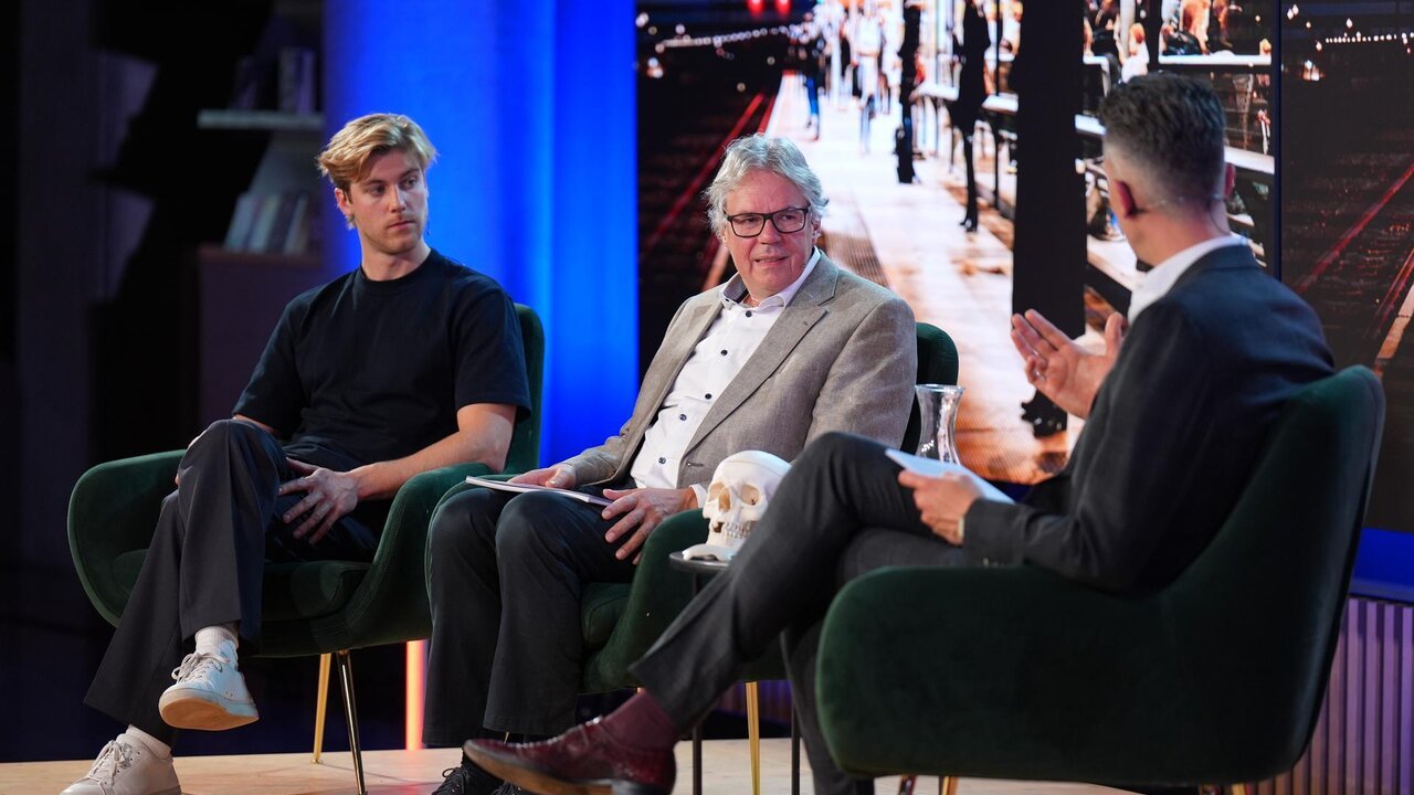 HHmatthijs's tweet card. Hoogleraar Banking en Finance Dirk Schoenmaker (RSM) lichtte 23 AEX-genoteerde bedrijven door. Philips scoort goed, Tata Steel juist niet.