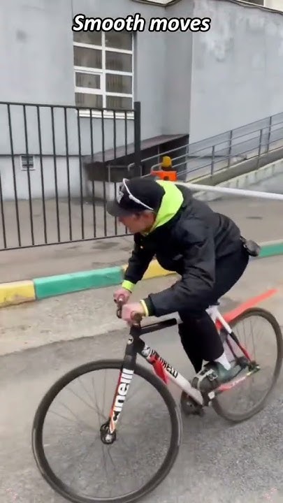 gewrgiannos's tweet card. Smooth moves #funnyvideo #reactions #skilllearning #smooth