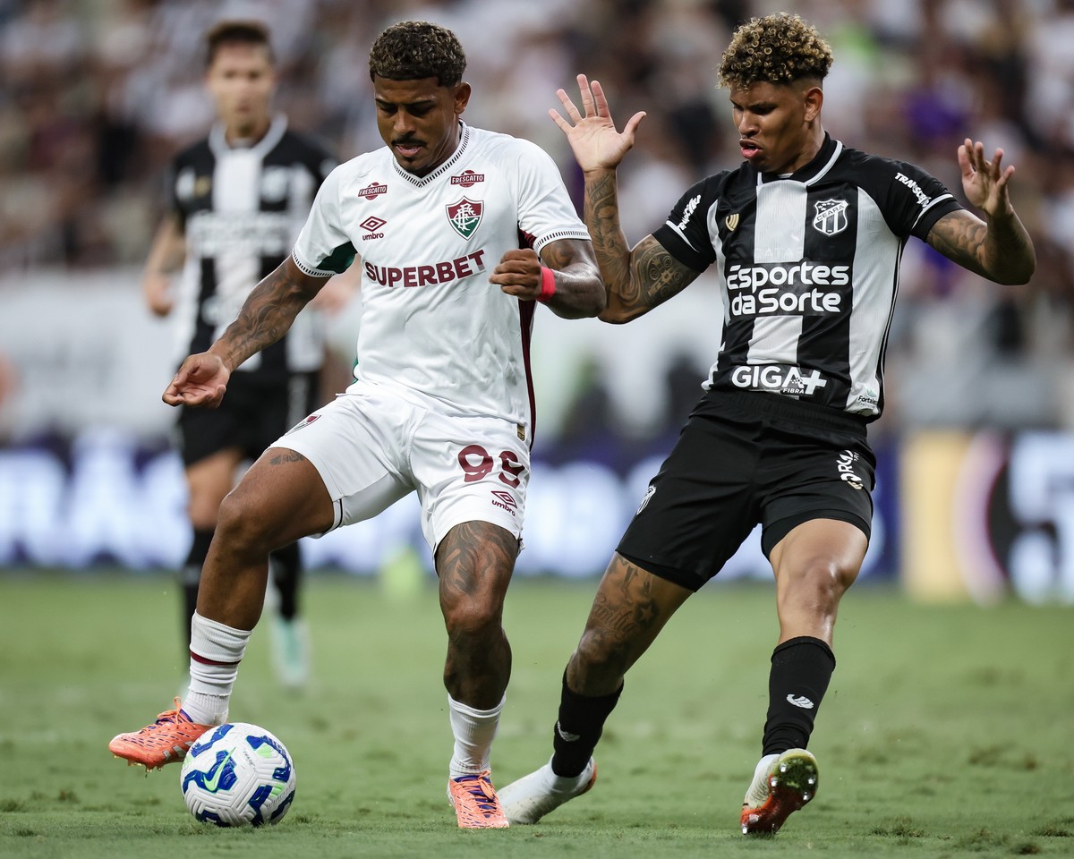 lucasvdsribeiro's tweet card. Tricolor tem dificuldade na criação de jogadas e fica entregue em campo após expulsão de Ignácio na segunda etapa