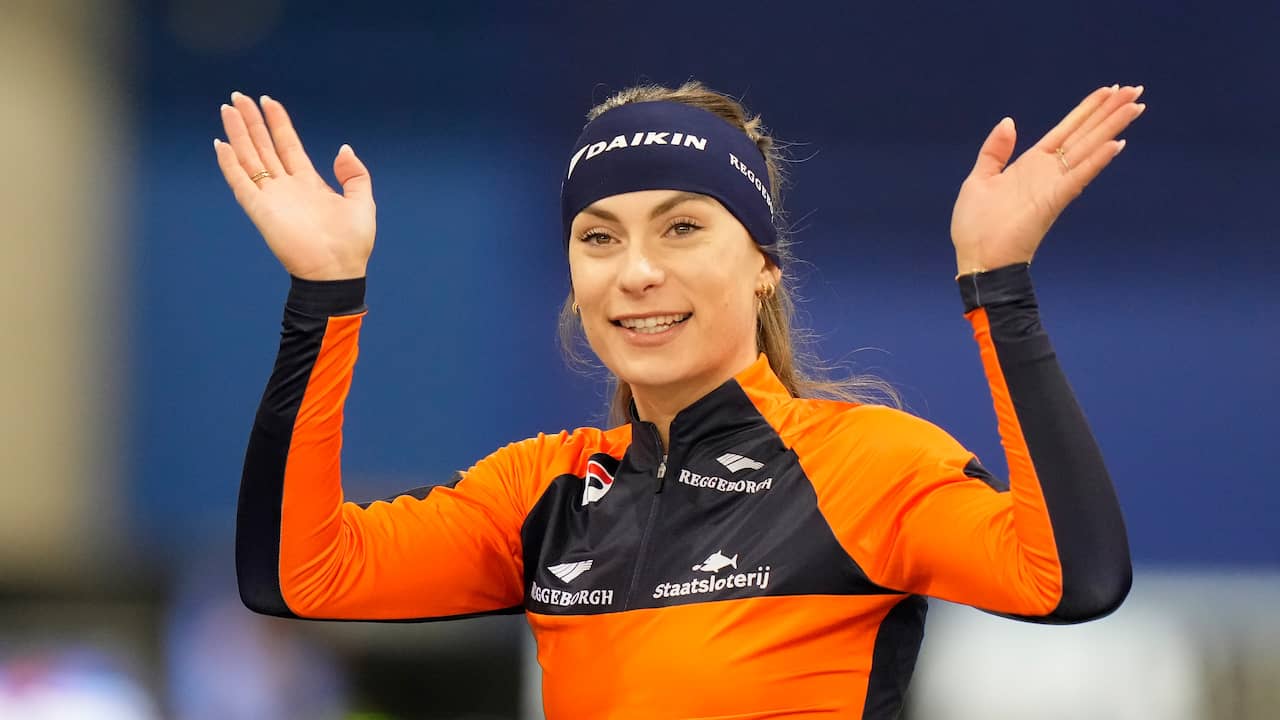 NUnl's tweet card. Femke Kok heeft zondag ook de tweede 500 meter bij de wereldbekerwedstrijden in Calgary op haar naam geschreven. Achter haar eindigden vier landgenoten in de top vijf.