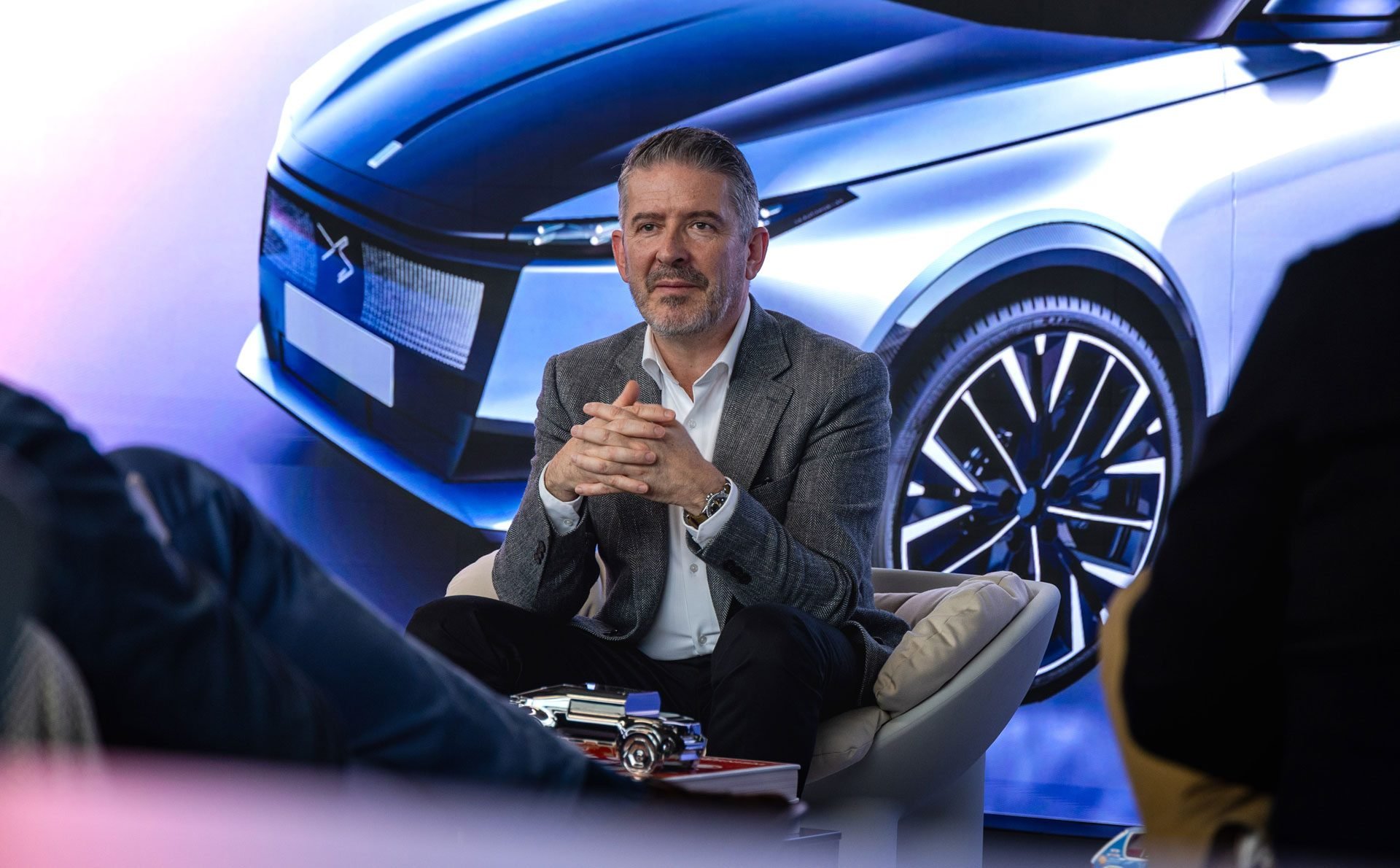 CfecgcPsamu's tweet card. Rencontre avec Gilles Vidal, directeur du design des marques européennes de Stellantis qui évoque le futur de Citroën, DS Automobiles et Peugeot.