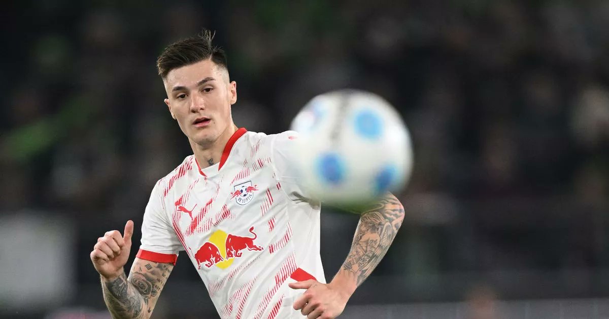 RobSimon9's tweet card. Manchester United transfer news as Benjamin Sesko makes a shock decision on his next transfer