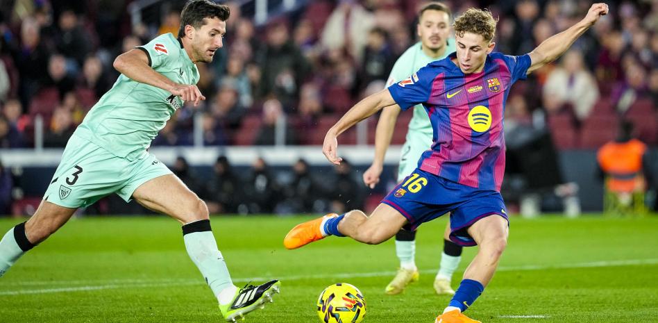 fcbarcelonar_'s tweet card. فيرمين لوبيز يعود هذا الموسم ليكون واحدًا من أبرز لاعبي نادي برشلونة بفضل تأثيره في الأفعال التي تغير إيجابًا النتيجة ومسار المباراة، وليس فقط من خلال دقائق