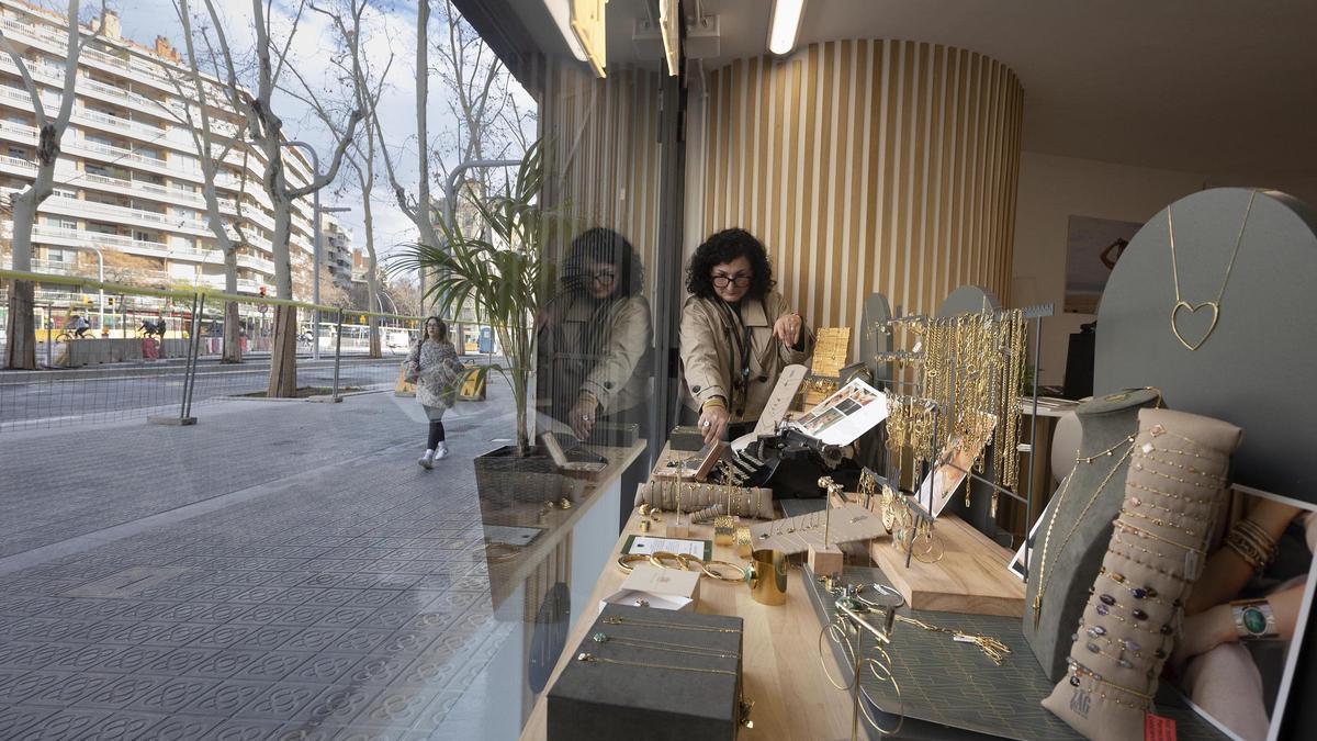 LabordeMarcet's tweet card. El tramo que se acaba de reformar de Sant Joan a Glòries ya tiene algunos locales en obras o con nuevos operadores