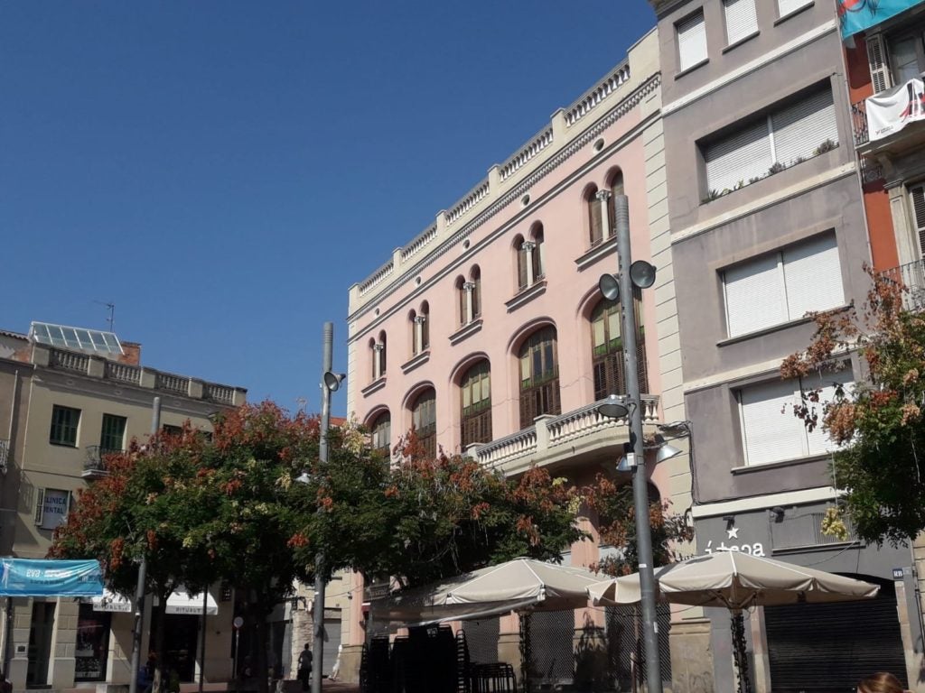 MonTerrassa's tweet card. La rehabilitació del Cafè Colom de la plaça Vella de Terrassa s’endarrereix