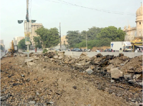 Waqtnewstv's tweet card. شہر قائد میں گرین لائن منصوبے کی توسیع میں رکاوٹ سے روزانہ 2 کروڑ روپے کا نقصان ہو رہا ہے۔ گورنر سندھ کامران خان ٹیسوری کی زیرِ صدارت پاکستان انفرا اسٹرکچر