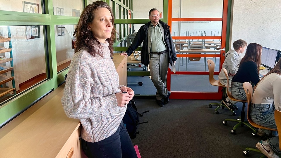 _code_it_'s tweet card. Weil an der Schule seines Sohnes der Informatikunterricht ausfiel, hat ein Görlitzer ein Projekt auf die Beine gestellt, das den Unterrichtsausfall ausgleichen soll.