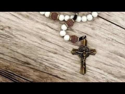 jornalistacmprj's tweet card. Oração do Terço Mariano