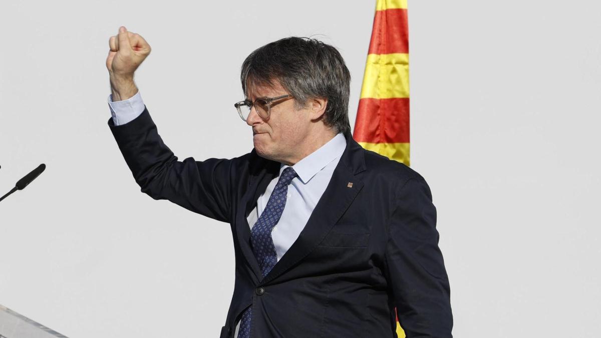 rac1's tweet card. El Tribunal Suprem ha arxivat les actuacions contra l’expresident de la Generalitat Carles Puigdemont i el diputat de Junts per Catalunya Francesc de Dalmases per la