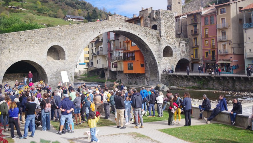 Pierre_Mathis's tweet card. Un projet de télécabine reliant Setcases à Vallter suscite la controverse. Capable de transporter 16 000 personnes par jour, il inquiète face au risque de surtourisme. Les associations environnemen...