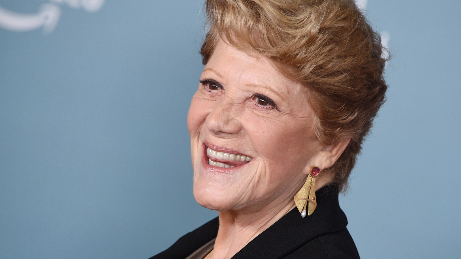 RollingStone's tweet card. Linda Lavin, the TV and Broadway actress known for 'Alice' and 'No Good Deed,' has died at age 87.