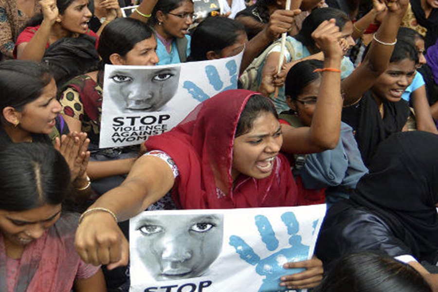 ApniDigiDiary's tweet card. अगर लड़कियों और महिलाओं को लगता है कि कोई कानून या सरकार उन्हें मुकम्मल सुरक्षा दे पाएगी, तो उन्हें अपनी सोच में सुधार करना चाहिए। क्योंकि ऐसा नहीं होगा। पूरी दुनिया में कहीं भी, किसी देश में सरकार या...