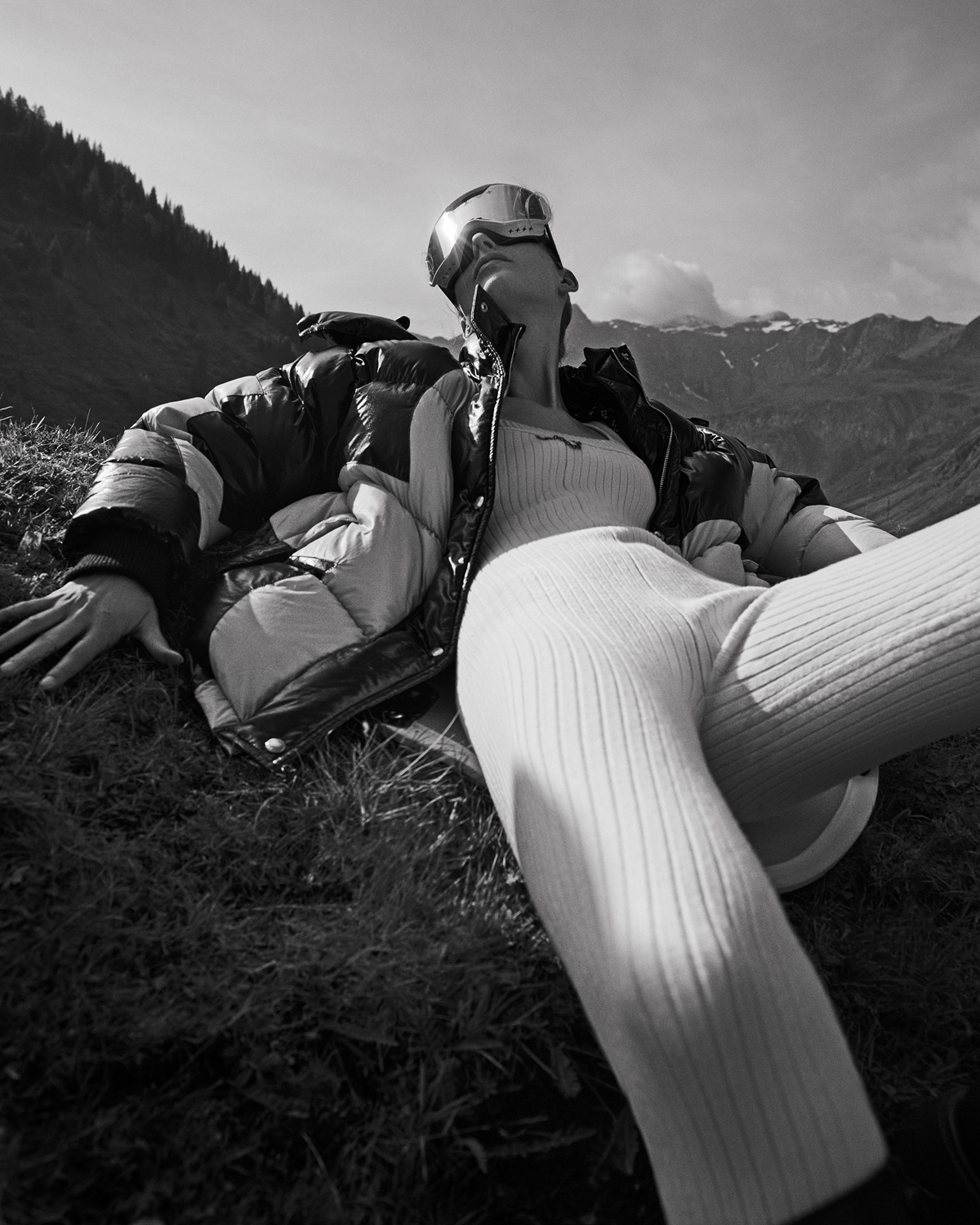 fasheditorial's tweet card. Photographer Andreas Ortner at SCHIERKE Artists, Styling by Astrid Doll, Hair and Makeup by Uli Wissel, Production by Milkcitystudio, Model Berit Heitmann.