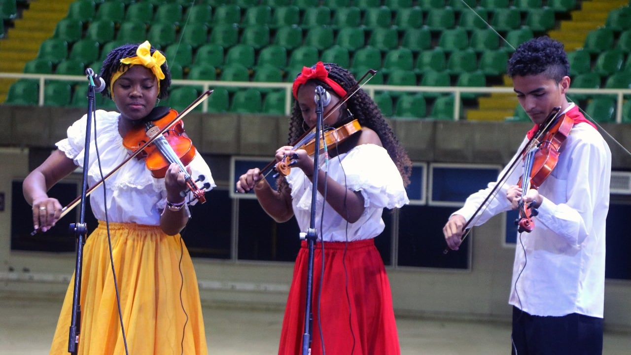 FundacionPlan's tweet card. El Festival Petronio Álvarez se ha convertido en un espacio para resaltar historias de resistencia a través de la música.