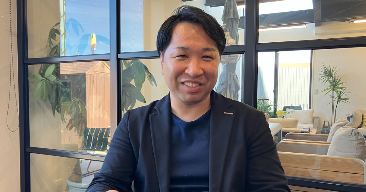 nikkeikansai's tweet card. ホテル、商業施設、住宅などの屋外空間を設計・施工するハンワホームズ（大阪府泉南市）が17日、名証ネクスト市場に上場する。鶴厚志社長に事業の強みや今後の戦略について聞いた。――事業の概要と強みを教えてください。「建設業として、屋外の空間づくりを手掛けている。企画・デザインから設計、施工までワンストップでできるため、工期が短くコストがかからない。そこに置く家具なども海外メーカーから直接調達して販