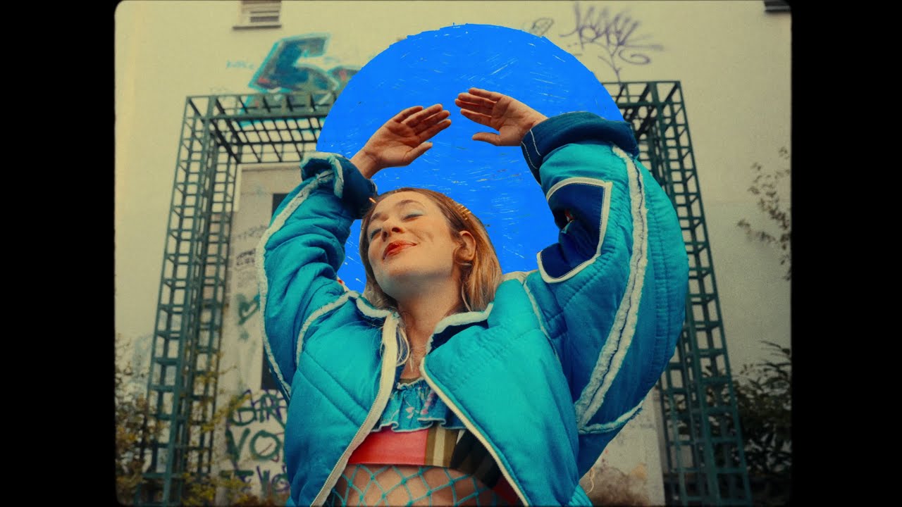 le_web_journal's tweet card. Bleu Soleil & Luiza - Soleil Bleu (Clip officiel)