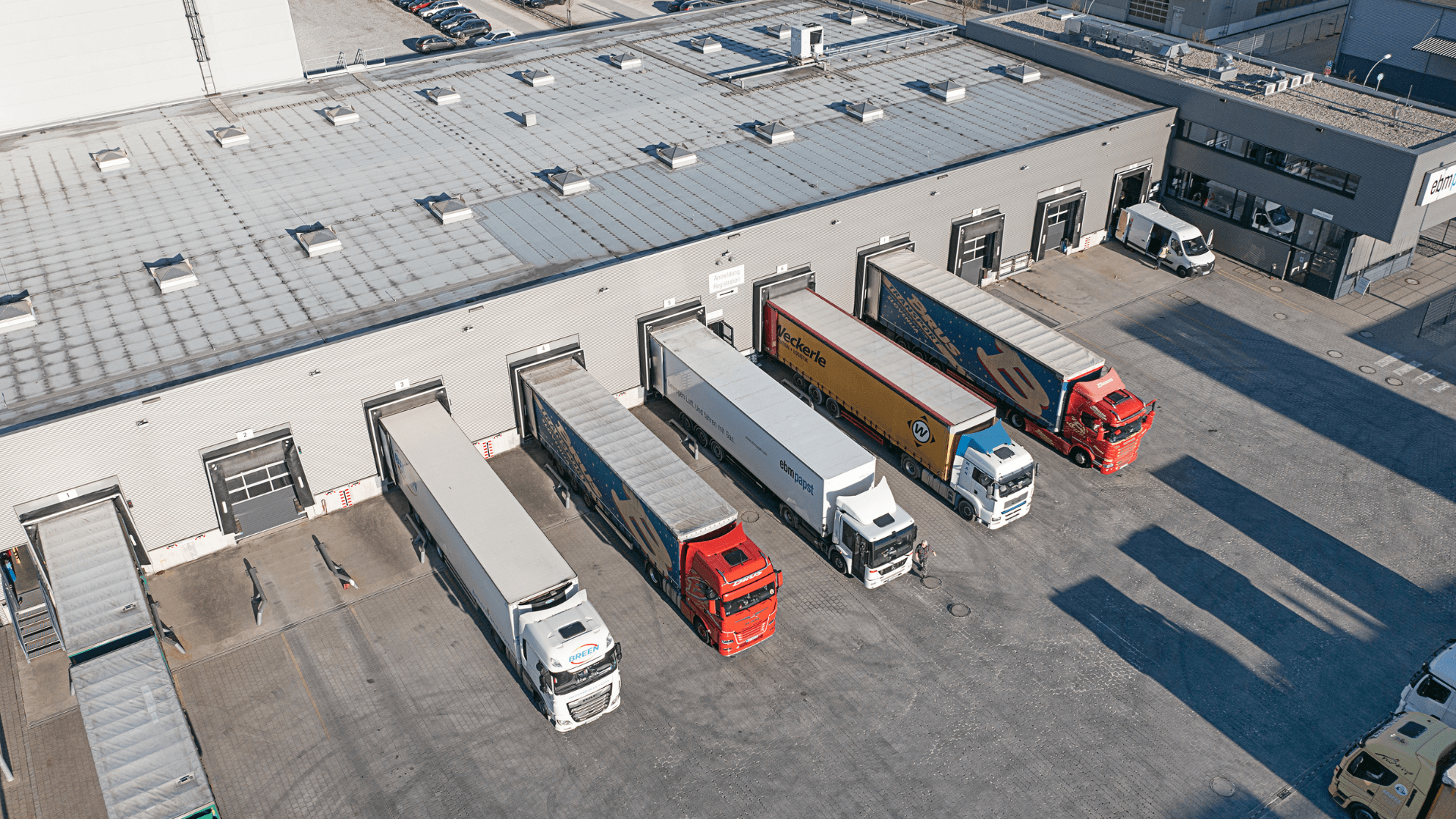 FlyVC's tweet card. The German startup plans to create an end-to-end digital collaboration platform for document management between shippers, warehouses, and carriers