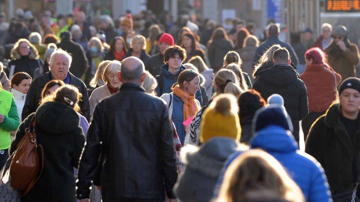 ExaminerBiz's tweet card. PwC survey suggests the average Irish consumer expects to spend €283 during the 2025 Black Friday sales weekend